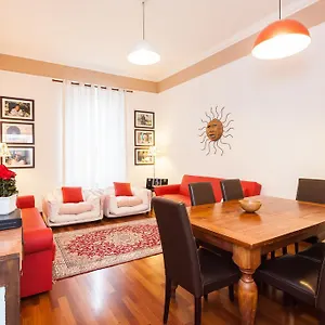 https://domus-colosseo.it-romehotels.com